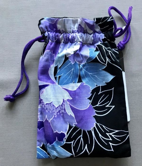 Japansk bæredygtig taske med blå og lilla blomster