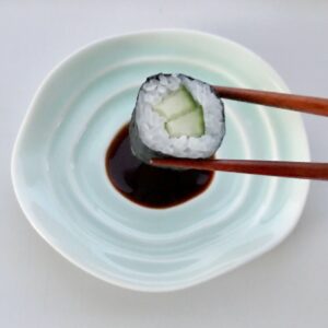 Celadon soyaskål med sushi